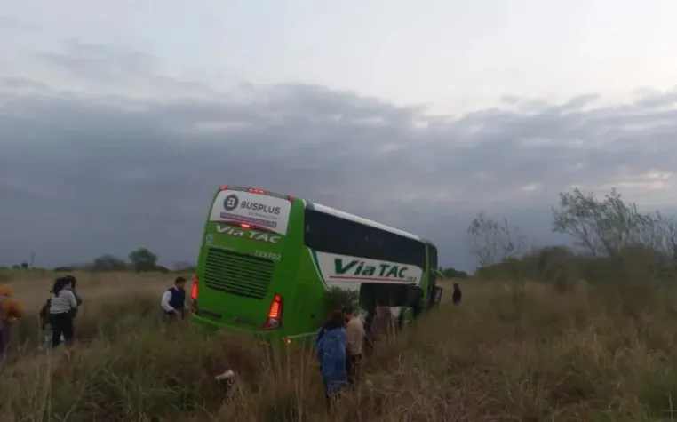 MURIÓ UN HOMBRE TRAS SUFRIR UN PARO CARDIORRESPIRATORIO MIENTRAS CONDUCÍA UN COLECTIVO DE LARGA DISTANCIA