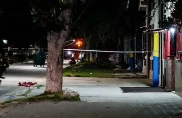 ROSARIO: UN CHICO FUE ASESINADO Y OTRO RESULTÓ GRAVEMENTE HERIDO TRAS UNA BALACERA