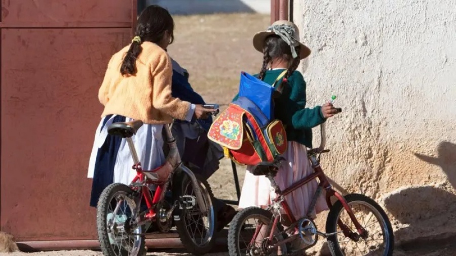 BOLIVIA PROHÍBE SIN EXCEPCIONES EL MATRIMONIO CON MENORES DE 18 AÑOS