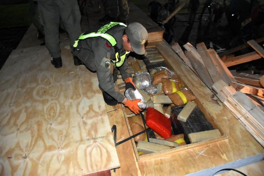 IMPUTARON AL CAMIONERO QUE TRANSPORTABA MÁS DE 3.500 KILOS DE DROGA